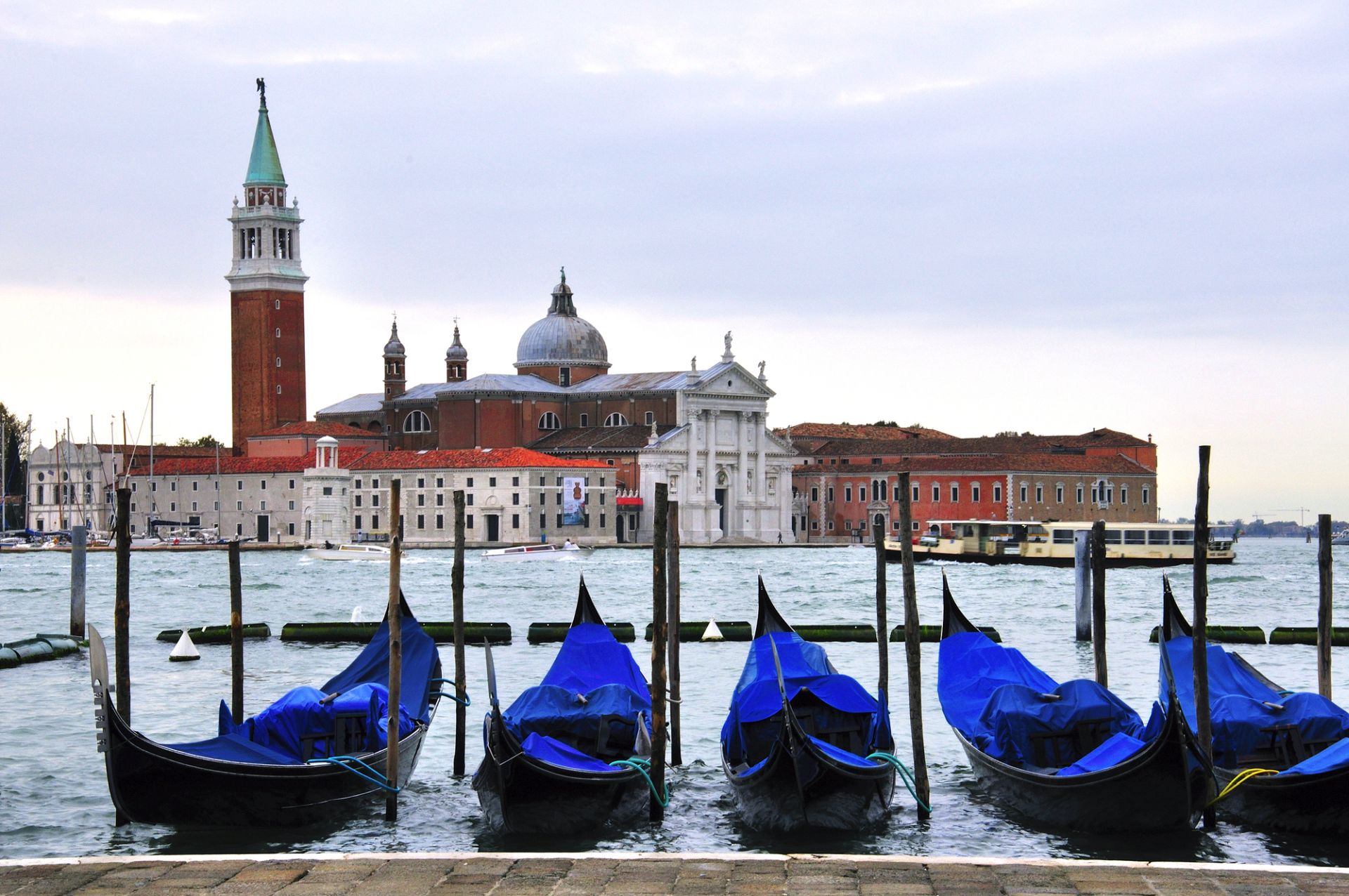 Navegación Veneciana y Gran Canal en Góndola - Alojamientos en Venecia
