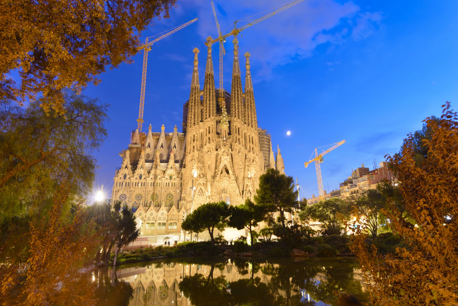 Acceso Rápido: Visita Guiada a La Sagrada Familia con Acceso a Las Torres - Alojamientos en Barcelona