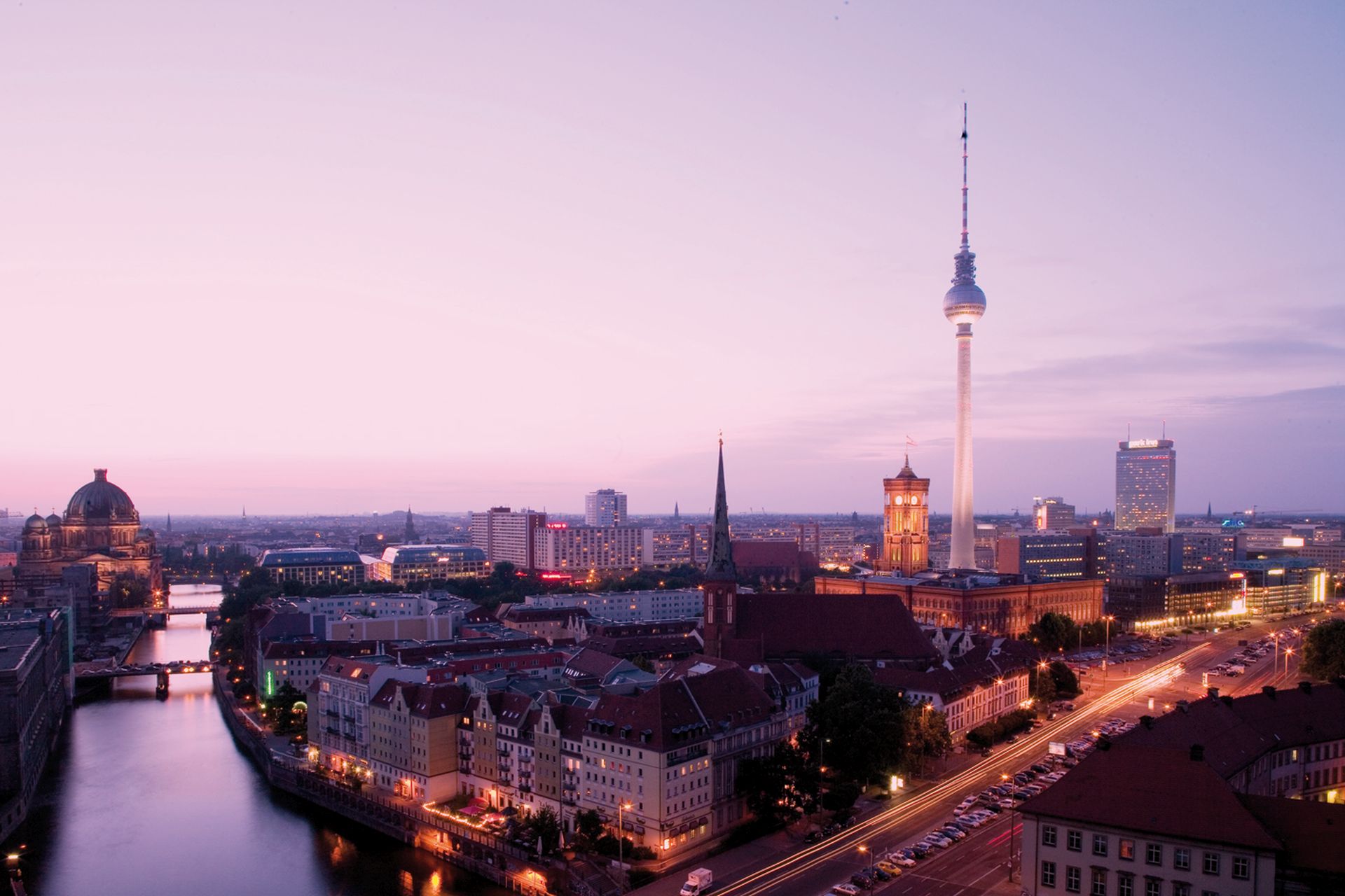 Almuerzo de 2 Platos en la Torre TV de Berlín - Alojamientos en Berlín