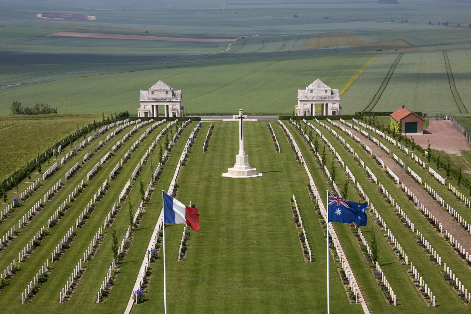 Guided Visit of Somme Battlefields in Small Group with Hotel Pick Up & Lunch - Alojamientos en Paris