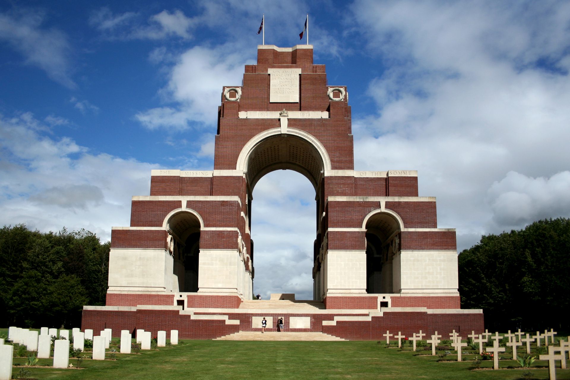 Guided Visit of Somme Battlefields in Small Group with Hotel Pick Up & Lunch - Alojamientos en Paris