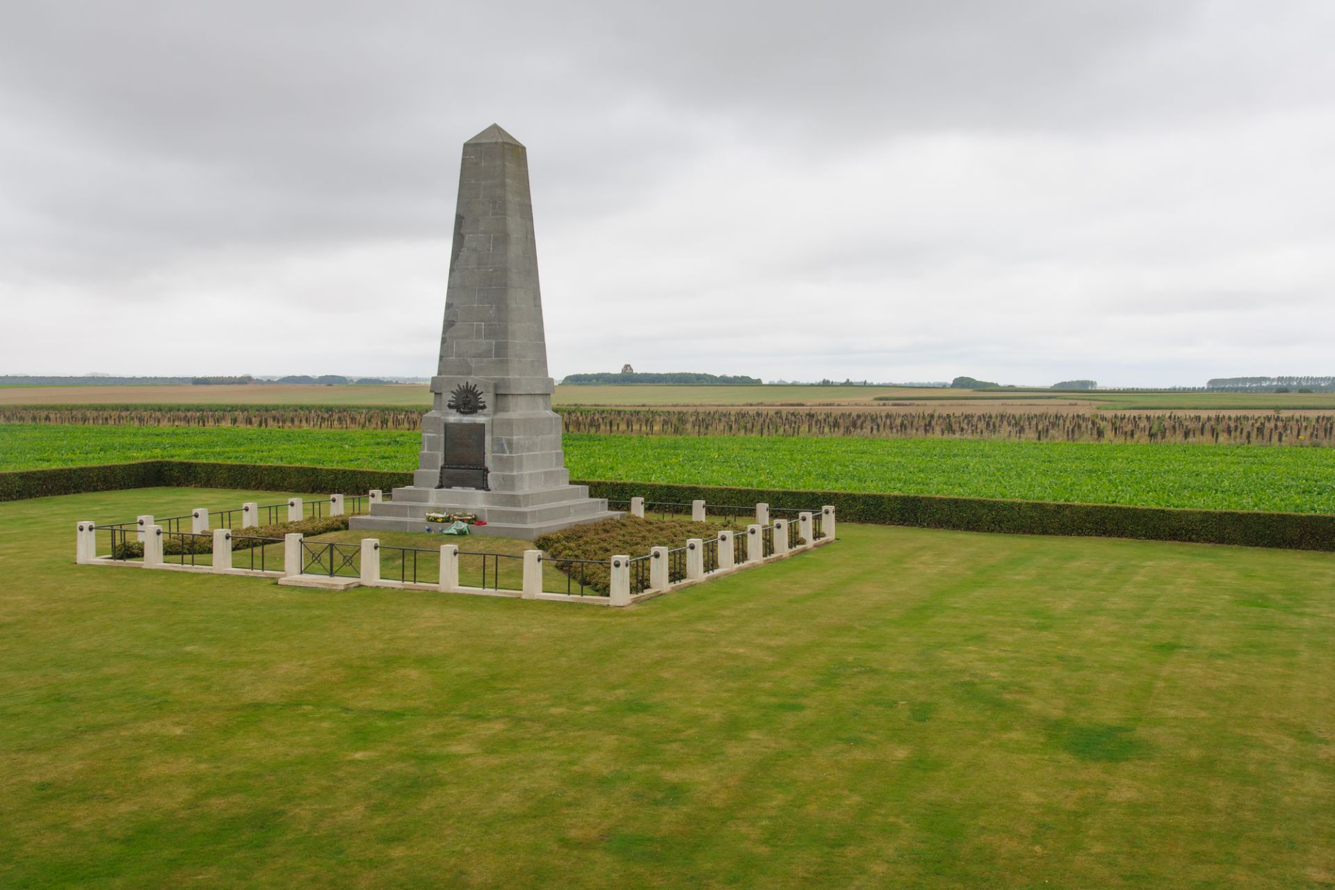 Guided Visit of Somme Battlefields in Small Group with Hotel Pick Up & Lunch - Alojamientos en Paris