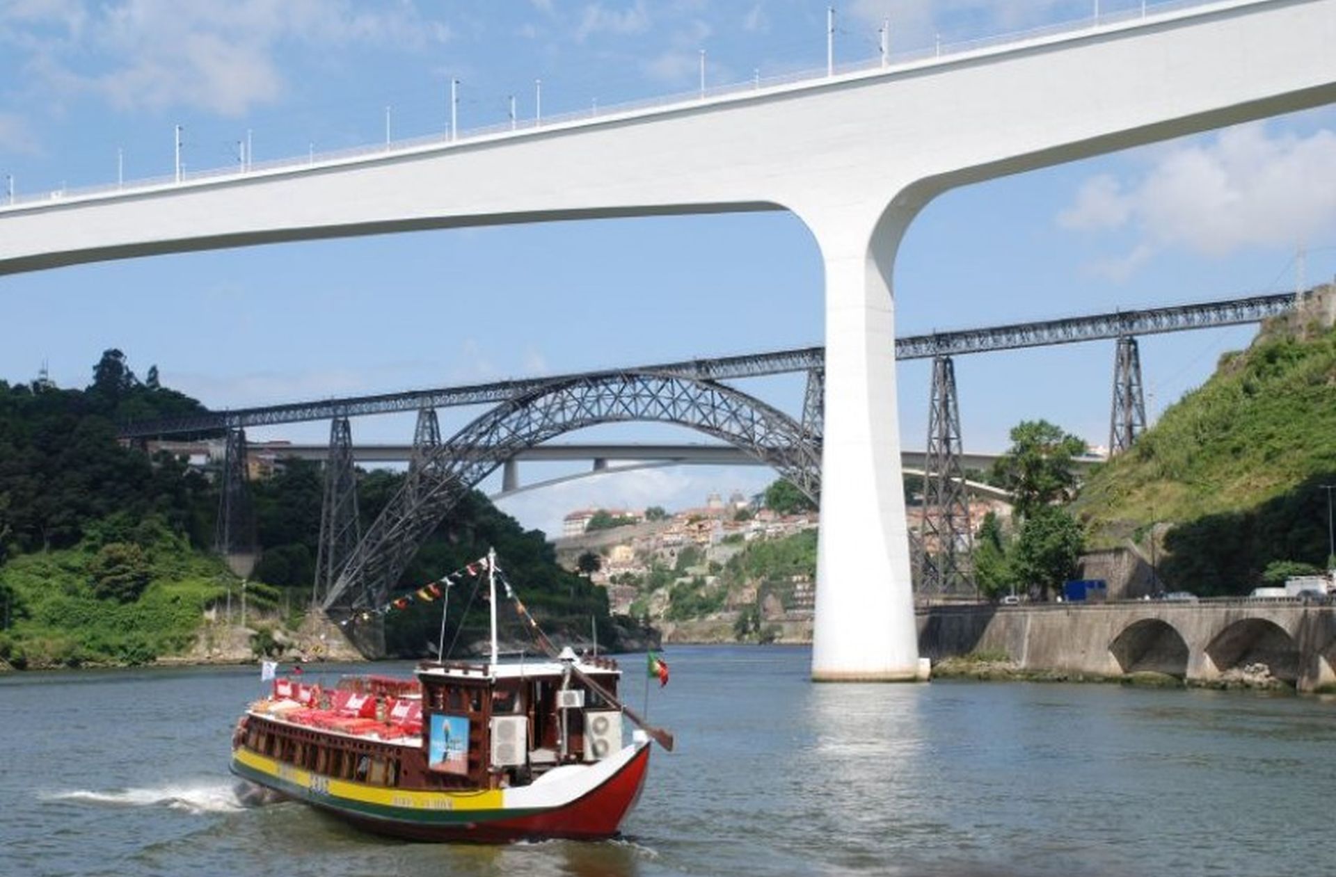 Half Day Porto City Tour & 6 Bridges Cruise - Alojamientos en Porto